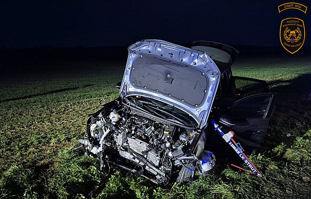 Zraněné záchranáři při oživování otevřeli hrudník, přesto těžkou nehodu nepřežila