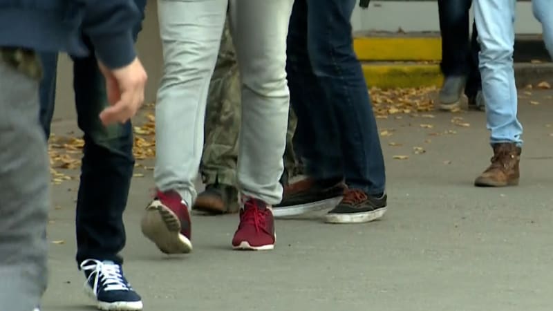 Srazili ji a kopali do hlavy, líčí matka 11leté dívky. Napadnout ji měla parta dětí z Vimperka