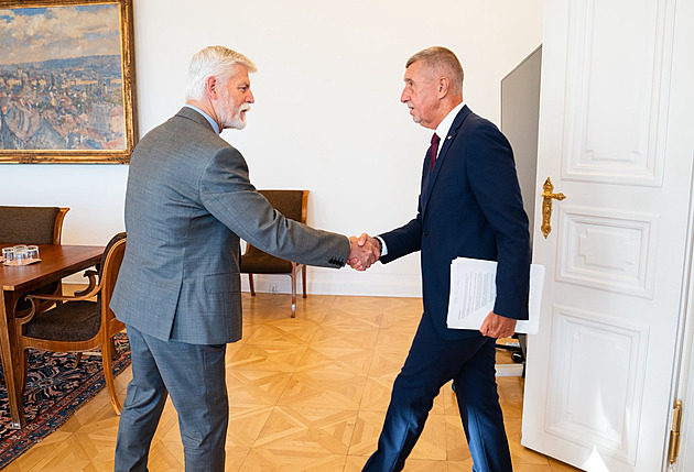 Pavel si zve Babiše na Hrad. Chce od něj vědět, jak vyřeší střet zájmů