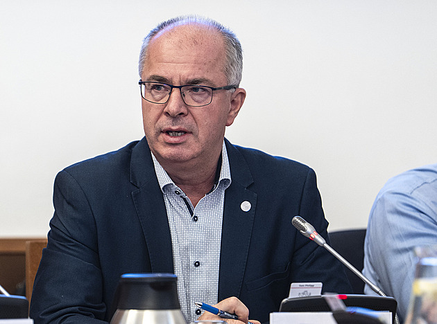 Mimořádnou schůzi poslanců kvůli Babišovi a střetu zájmů chce pět stran