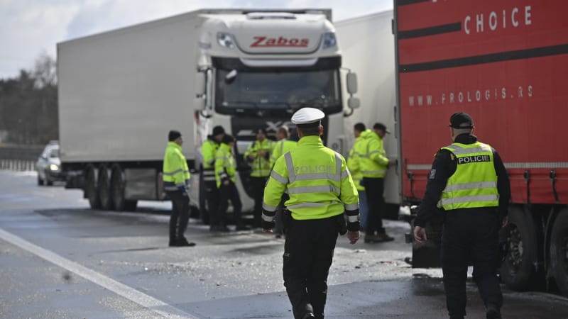 Tragická smrt mladého řidiče na D1: Nepřežil náraz do pomalu jedoucího náklaďáku