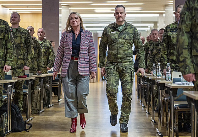 Přestaňte mě urážet, vzkazuje Černochová kritikům po zásahu kvůli sbírce na drony