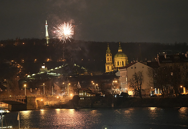 Jak Praha slavila příchod nového roku? Na zákaz pyrotechniky se příliš nedbalo