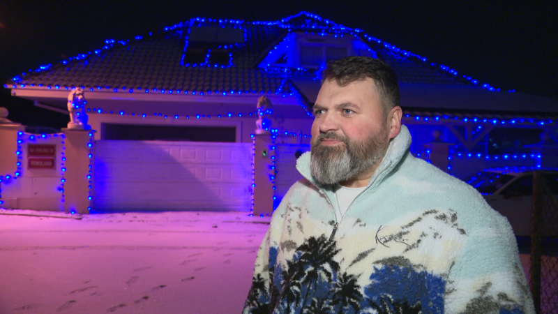 EXKLUZIVNĚ: Lev byl chvíli nervózní, než si zvykl, říká Vémolův kamarád, který krmí zvířata