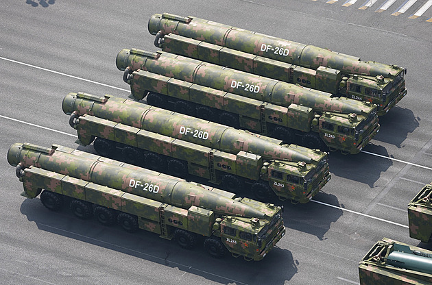 Čína rozšiřuje výrobu jaderných hlavic, Rusko a USA může dohnat už za pár let