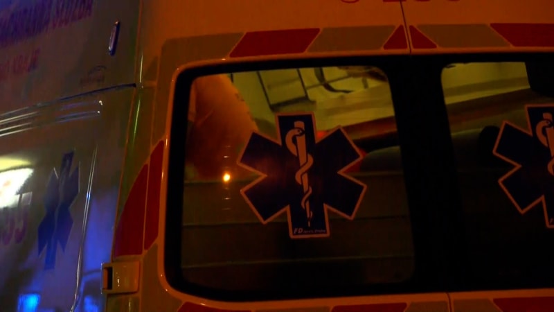 Řidič BMW, který měl blokovat záchranku, se přihlásil policistům. Velmi ho to mrzí