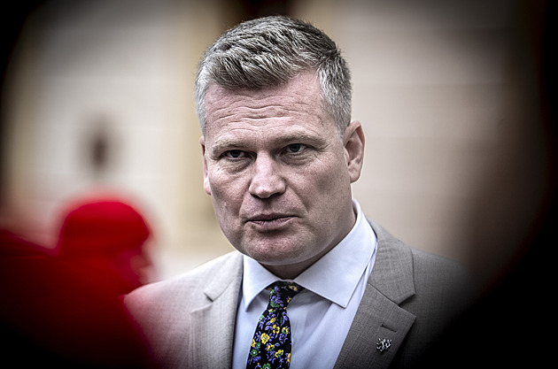 Boj o velvyslance i seškrtání rozpočtu Hradu. Jak může eskalovat spor o Turka?