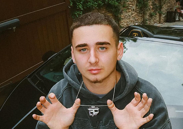 Streamer vydělal miliony, přesto žebrá u fanoušků, aby mu přispěli na nájem