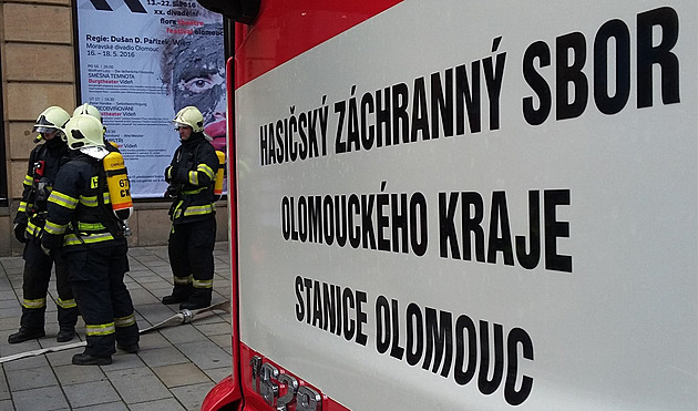 Od hořícího přímotopu explodovala v bytě tlaková láhev, škoda přesáhne milion