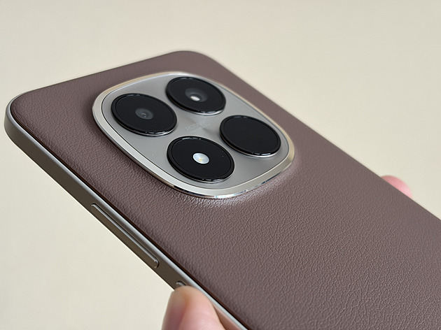 K tomuto výhodnému smartphonu vám dá výrobce i fritézu