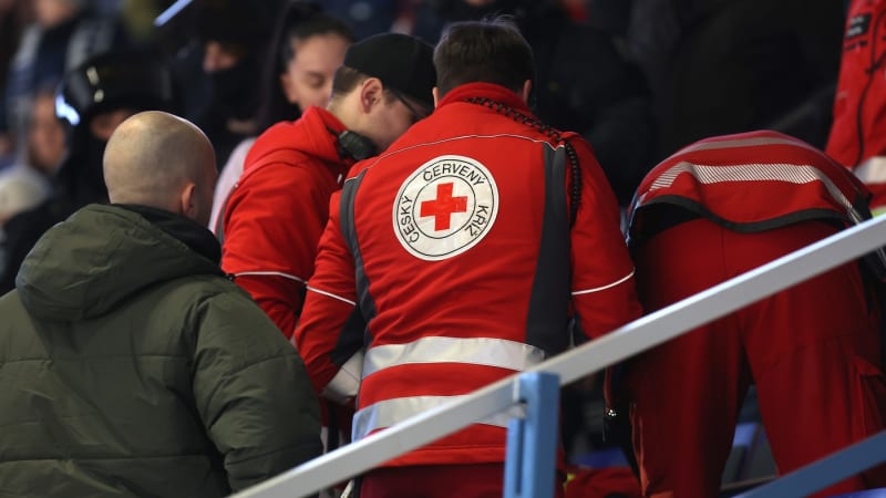 Drama na hokeji ve Vítkovicích: V hledišti zkolaboval fanoušek, v akci byl i defibrilátor