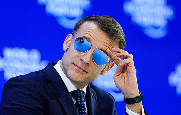 Nepřijatelné, pustil se Macron v Davosu do Trumpa. Mluvit tam s ním nechce