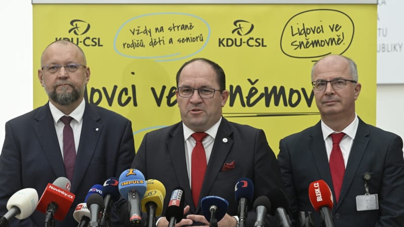 Rodičák 400 tisíc, vyšší slevy na děti i úprava otcovské. Lidovci vytáhli do boje za rodiny