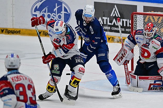 ONLINE: Kometa ve šlágru vede. Na ledě Pardubic otevřel skóre Zbořil