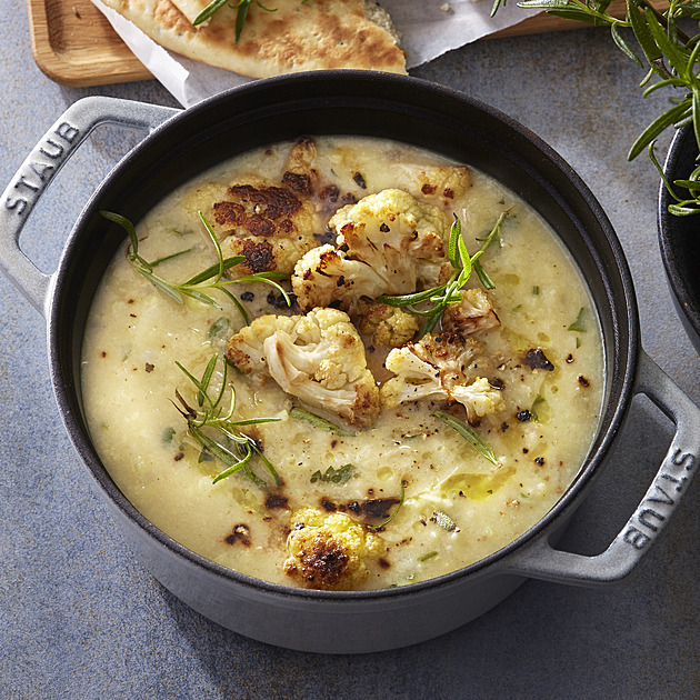 Čím ochutit květákovou polévku? Žampiony a vypečená slanina bodují místo krutonů