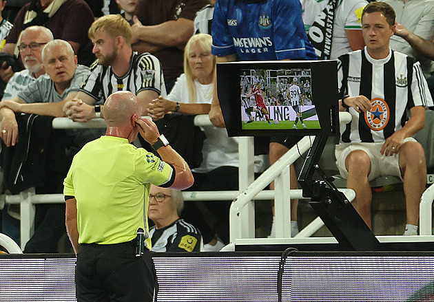 VAR na rozcestí? Musíme se vyhnout mikroskopickým zásahům, tvrdí šéf sudích