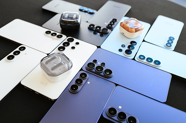 Samsung uvádí Galaxy S26 a Buds4. Chytřejší telefon i sluchátka