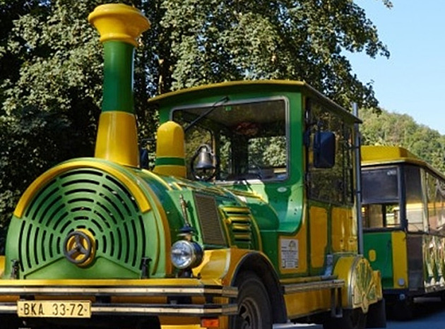 Hrozí zřícení skalního bloku u Punkevních jeskyní, oblíbený vláček nesmí jezdit