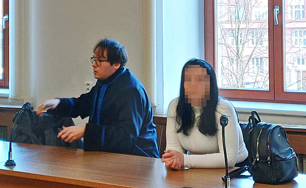 Jdu na pivo, řekl muž poté, co ho partnerka bodla do prsou. Případ je u soudu