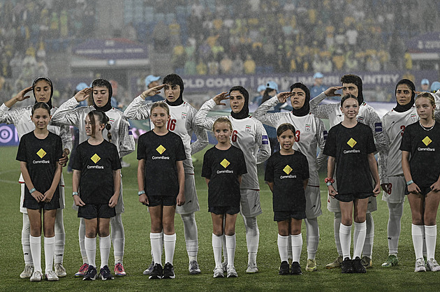 Zrádkyně, zaslouží trest! Íránské fotbalistky čelí po bojkotu výhrůžkám