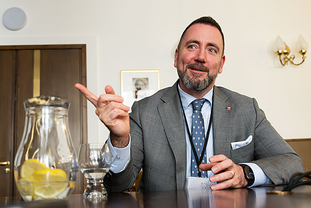 Aktivisté blokující jádro jsou zločinci. Červený o dotacích i Turkově kanceláři