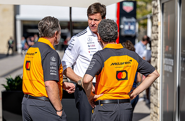 McLaren cítí křivdu. Mercedes nám tají informace, takto formule 1 nefunguje, tvrdí