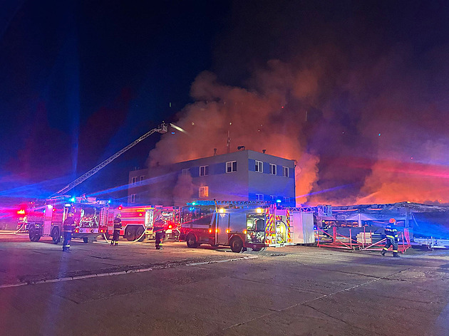 Vláda se nejspíš vrátí k požáru ve firmě, která vyrábí i drony pro Ukrajinu