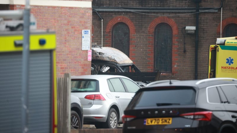 „Odporný útok“ na židovské sanitky zachytila kamera. Svědek z Londýna popsal sílu exploze