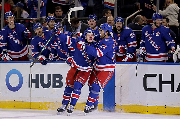 Chmelař asistoval u výhry Rangers, Detroit zvítězil na ledě Buffala