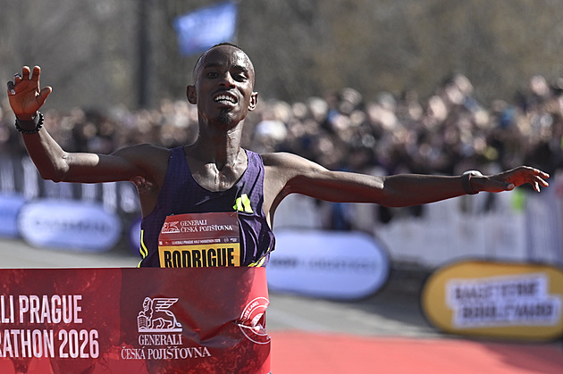 Kwizera ozdobil obhajobu rekordem trati, půlmaraton v Praze ovládl časem 58:16