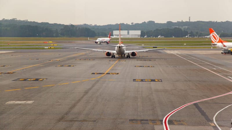 Dramatické záběry ze São Paula: Letadlu při vzletu vzplál motor. Na palubě byly stovky lidí