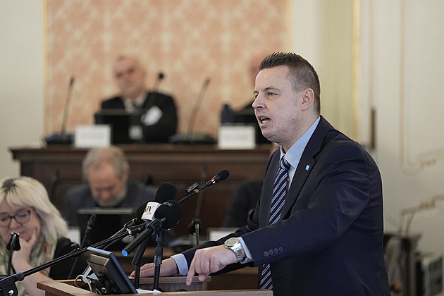 Rajchla podpořili tři 121letí sponzoři. Chybovali jsme při kontrole, tvrdí poslanec