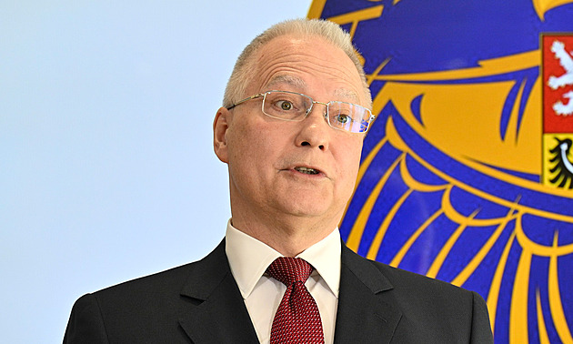 Žijeme ve studené válce, která se odehrává hlavně online, varoval šéf BIS