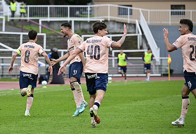 Dukla - Pardubice 0:2, domácí trefili břevno, dali si vlastní gól a zůstali na dně