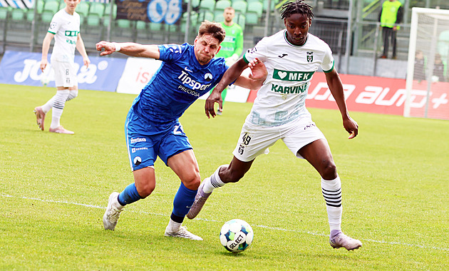 Karviná - Liberec 3:1, první jarní výhra pro domácí v lize, hosté dohrávali v deseti