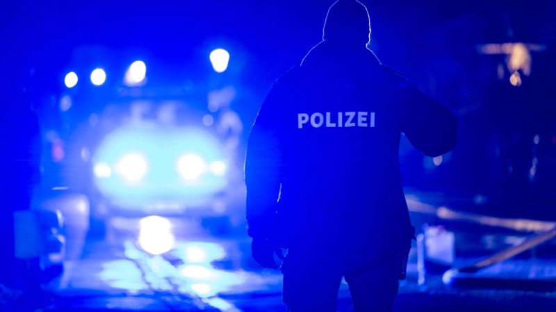 Srážka s autem vymrštila dívky na koloběžce do vzduchu. Jedna nehodu v Berlíně nepřežila