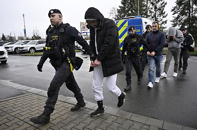 Dva stíhaní z fotbalové kauzy opustili vazbu, nehrozí u nich maření vyšetřování