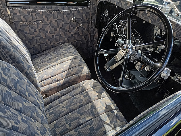 Světová premiéra obnoveného unikátu v Praze. Vzácný auťák má nádherný interiér