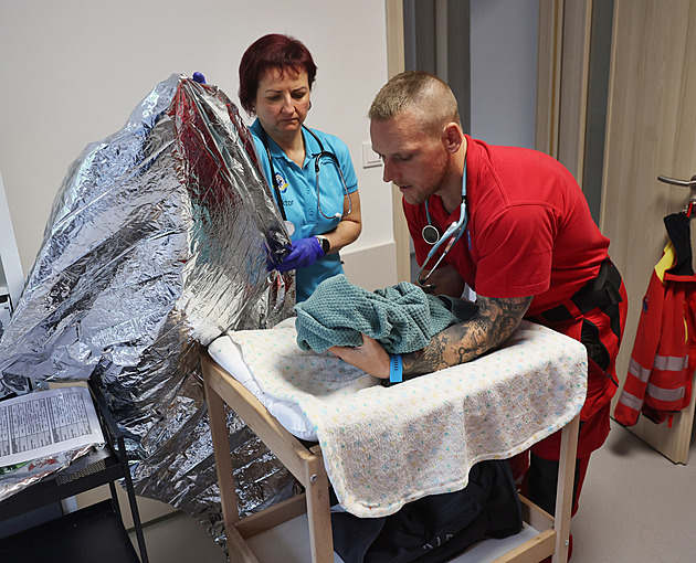 Záchranáři si v moderním centru natrénují zásah v noci, u pádu z výšky i porod