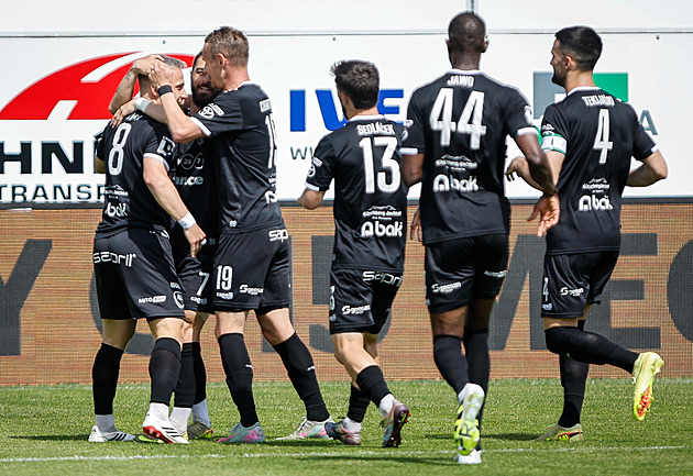 ONLINE: Jablonec - Liberec 1:0, hosté v deseti, skóre derby otevírá Zorvan