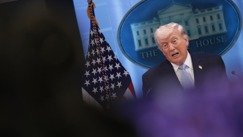 Odvolávám, co jsem odvolal. Trumpovy výroky o válce jsou jako na houpačce, mír je v nedohlednu