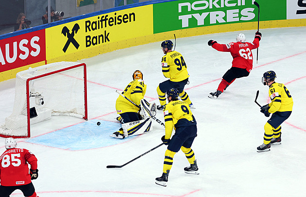 Švýcarsko - Švédsko 3:1. Suverénní jízda domácích pokračuje, postup řídil Josi