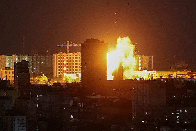 Kyjev se rozhodl dodat válce nový rozměr, hrozil Putin. Den poté čelí město velkým útokům