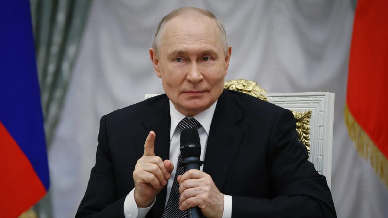 Putin pod palbou? U Petrohradu jsou hlášeny desítky dronů. Ve městě má vystoupit ruský prezident