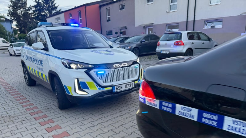 Střelba v Poleradech: Taxikář se dostal do konfliktu se zákazníky, v akci byl vrtulník