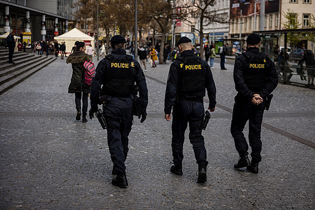 Na problémovém Andělu přibude policejních hlídek, využijí i psy