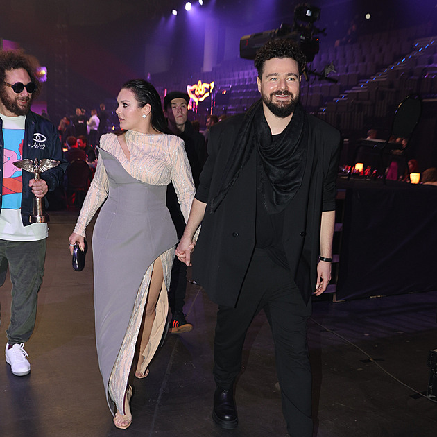 Kdo jsou muži Ewy Farne? Tvořila pár s Tomášem Klusem, manžela našla za svými zády