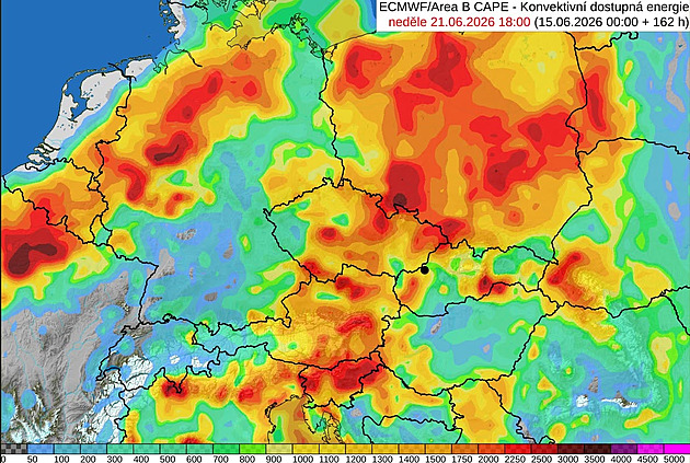Tropický víkend přinese až 35 stupňů. Kde hrozí bouřky a dusno?