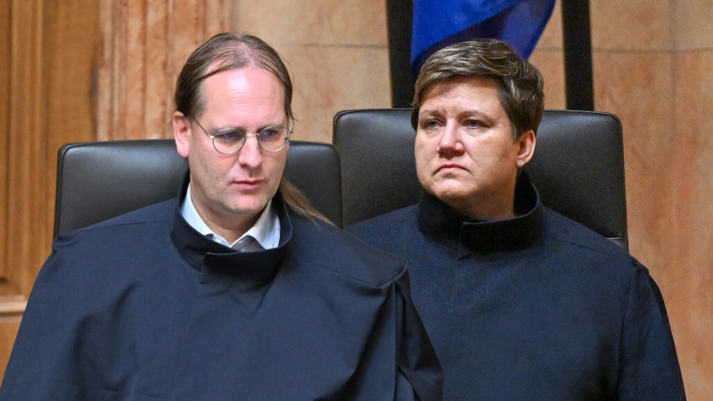 Dva proti: Ústavní soudci Wintr a Řepková odmítli vyslat Pavla do Ankary. Podívejte se, proč