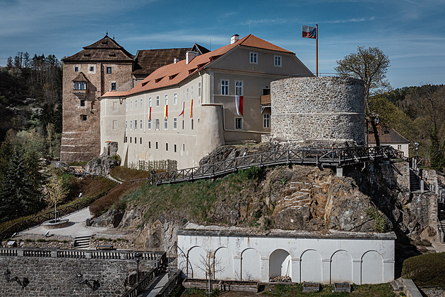 Na Karlštejn či Hlubokou zdarma? Jedině s rezervací, upozorňují památkáři